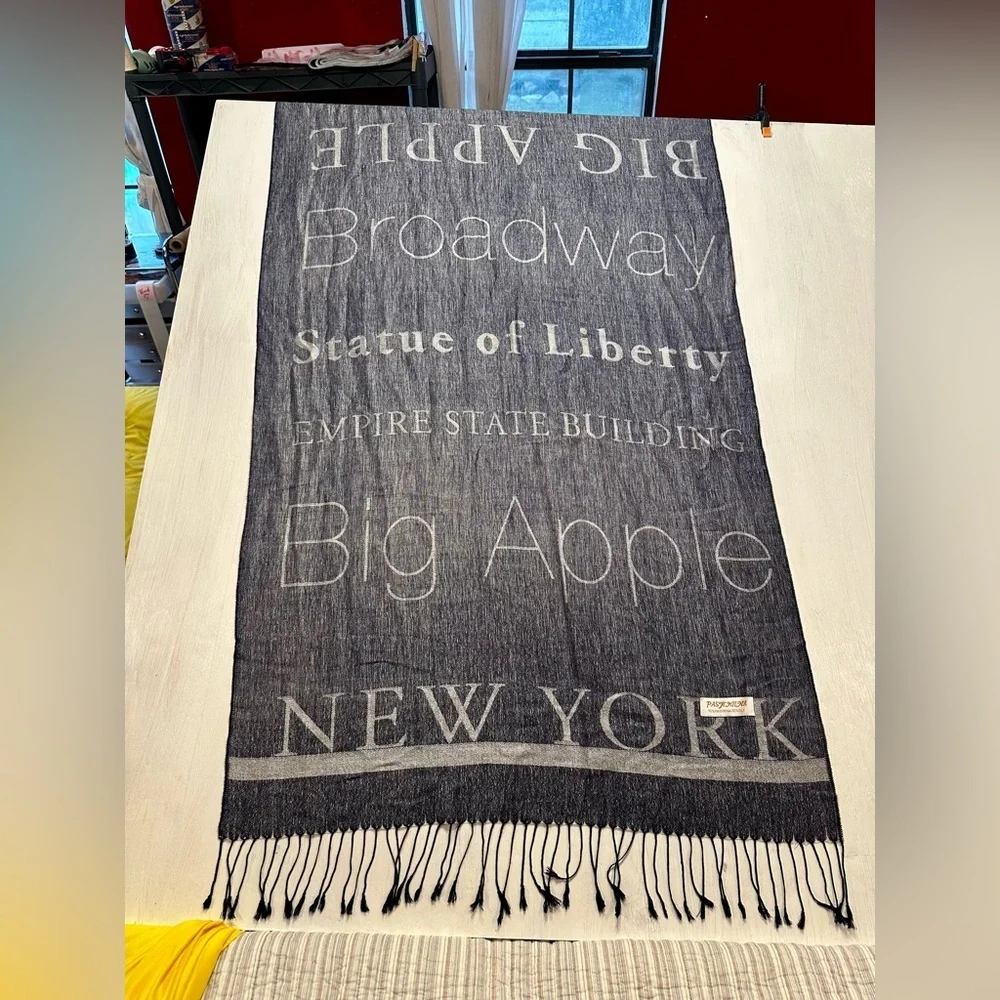 New York City Pashmina Scarf Wrap Shawl 70% Pashmina 30% Silk Big Apple